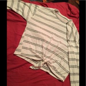 Juniors cropped long sleeve.